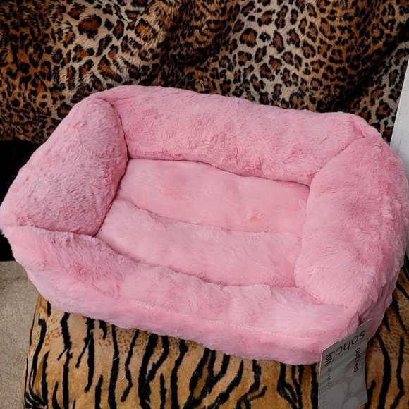 Pet Bed Dog or Cat Pink.. New w/ tag!